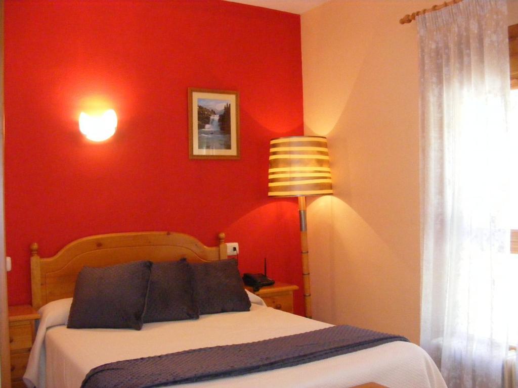 Meson De Salinas Hotel Salinas de Bielsa Room photo
